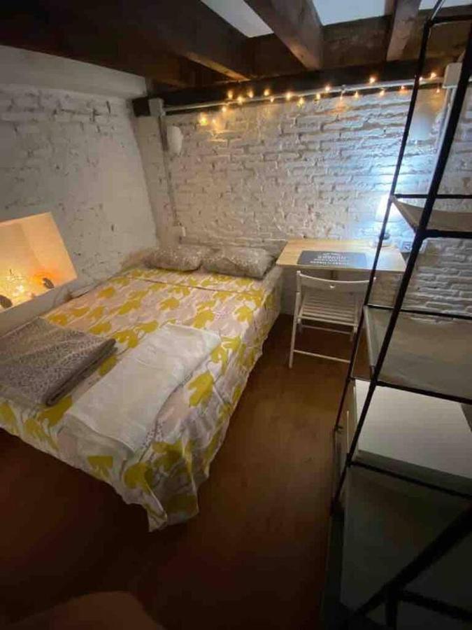 Airbhouse Private Rooms & Apartments Seville Luaran gambar