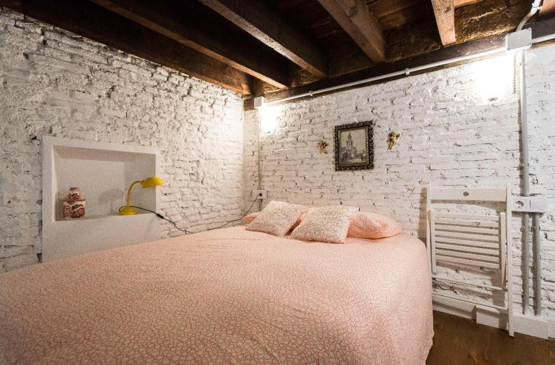 Airbhouse Private Rooms & Apartments Seville Luaran gambar