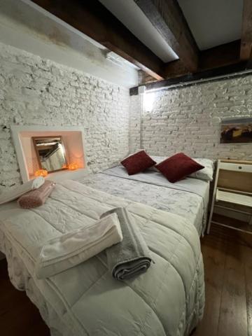 Airbhouse Private Rooms & Apartments Seville Luaran gambar