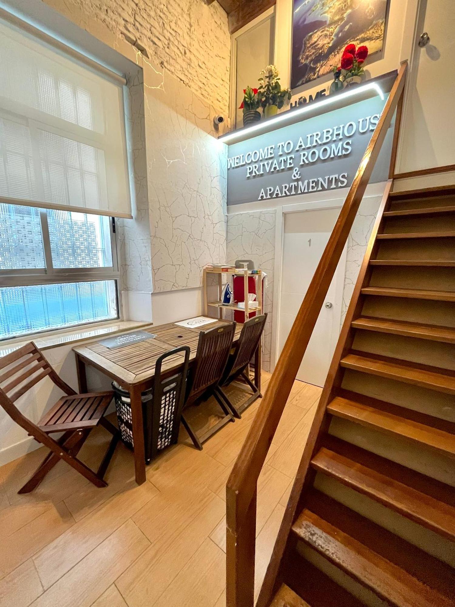 Airbhouse Private Rooms & Apartments Seville Luaran gambar