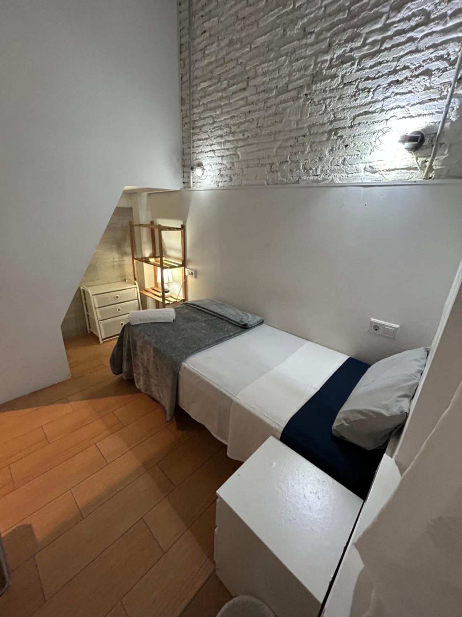 Airbhouse Private Rooms & Apartments Seville Luaran gambar