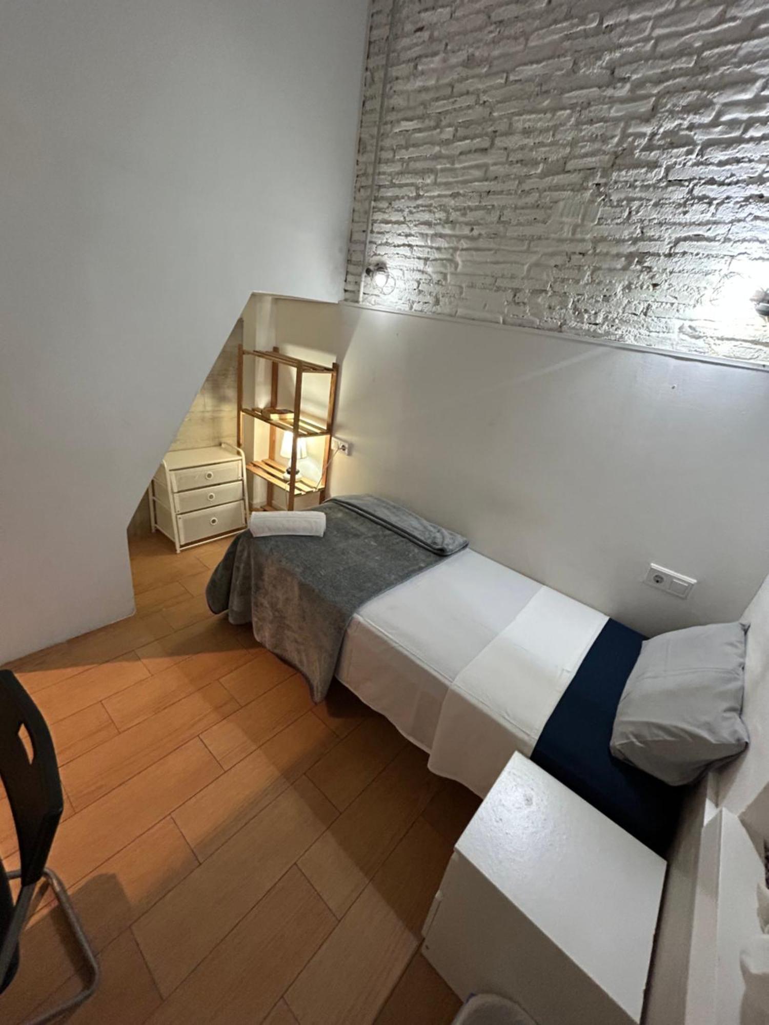 Airbhouse Private Rooms & Apartments Seville Luaran gambar